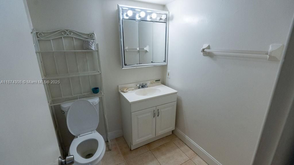 Недавно продано: $100,000 (2 спален, 2 ванн, 960 Квадратных фут)