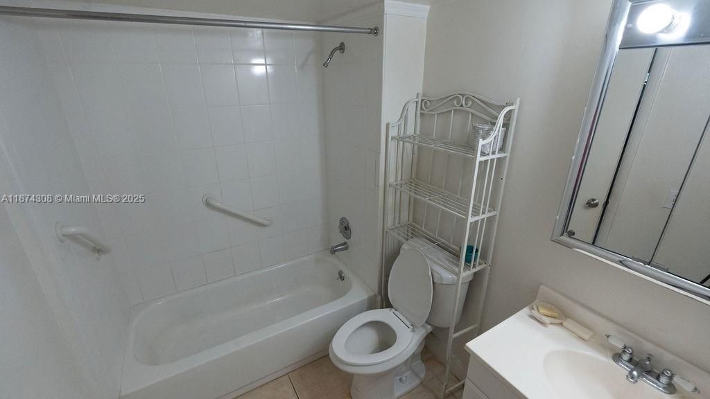 Недавно продано: $100,000 (2 спален, 2 ванн, 960 Квадратных фут)