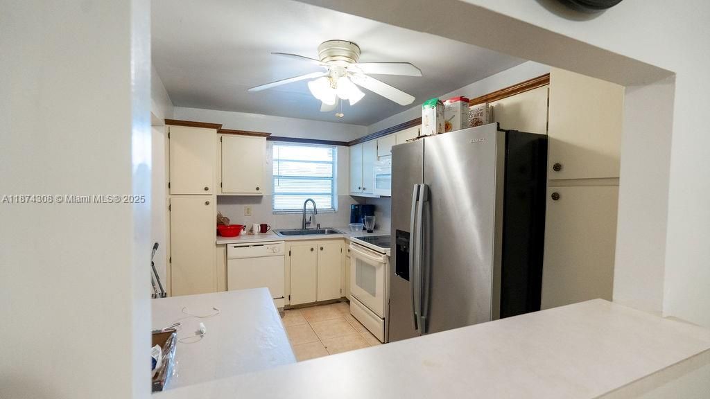 Недавно продано: $100,000 (2 спален, 2 ванн, 960 Квадратных фут)