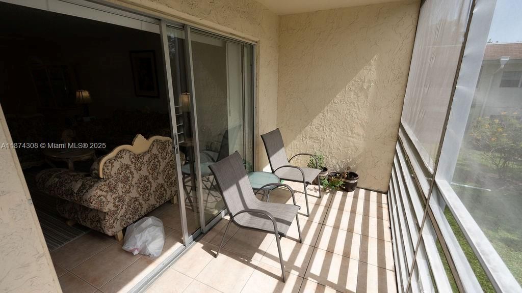 Недавно продано: $100,000 (2 спален, 2 ванн, 960 Квадратных фут)