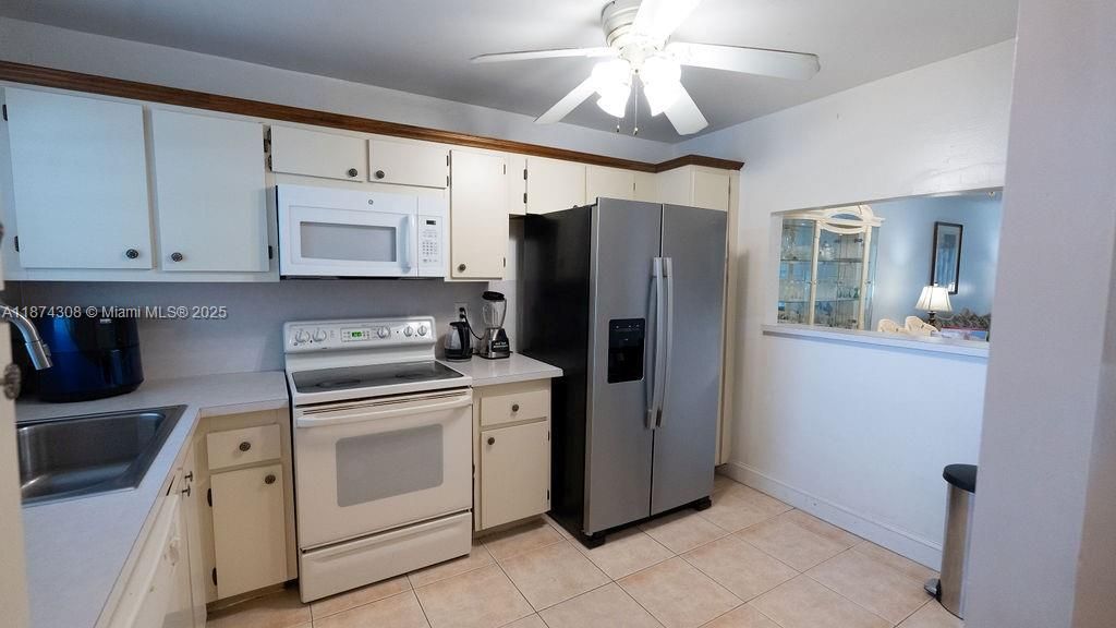 Недавно продано: $100,000 (2 спален, 2 ванн, 960 Квадратных фут)