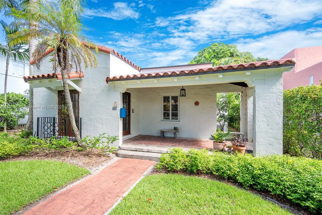 Vendido Recientemente: $1,249,000 (3 camas, 1 baños, 1562 Pies cuadrados)