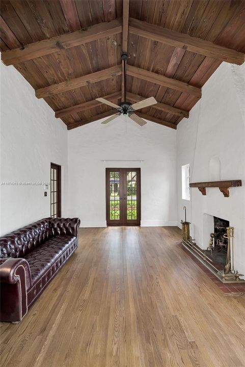 Vendido Recientemente: $1,249,000 (3 camas, 1 baños, 1562 Pies cuadrados)