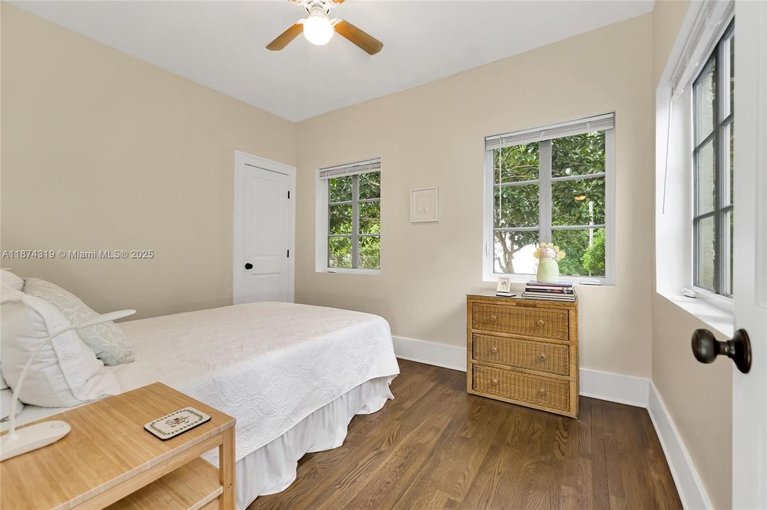 Vendido Recientemente: $1,249,000 (3 camas, 1 baños, 1562 Pies cuadrados)