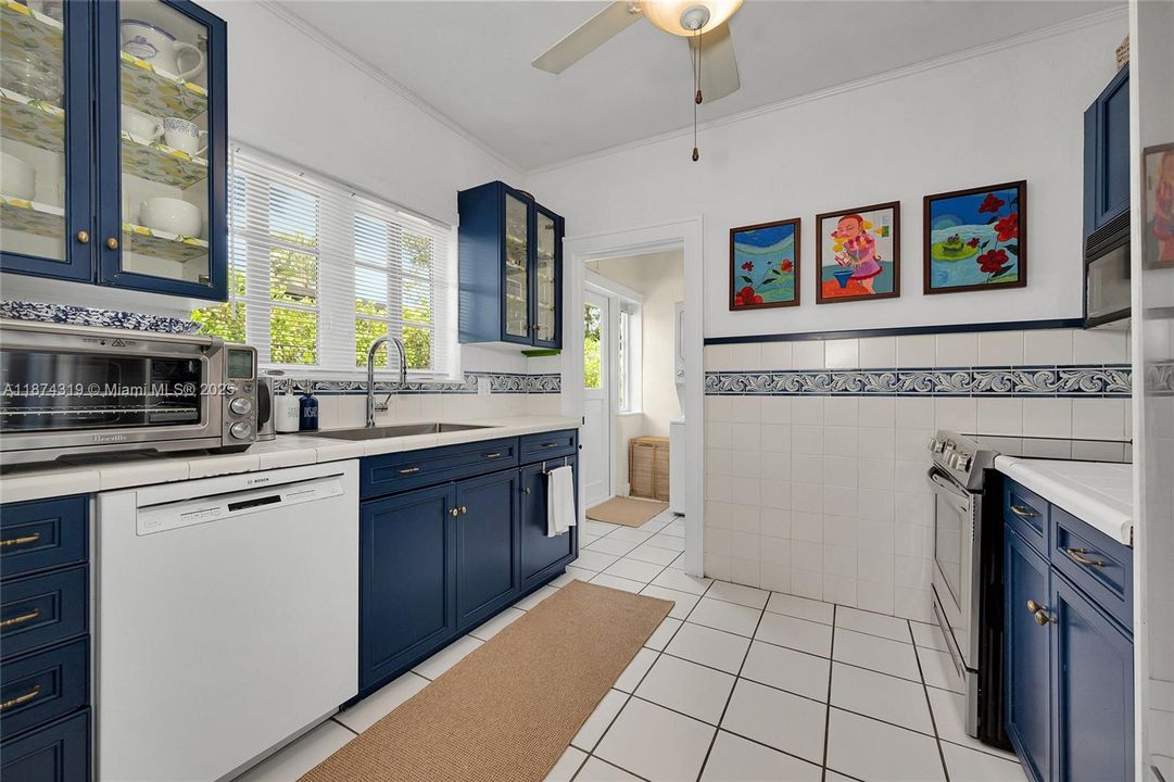 Vendido Recientemente: $1,249,000 (3 camas, 1 baños, 1562 Pies cuadrados)