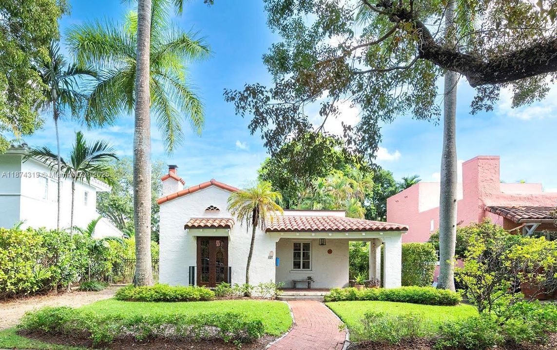 Vendido Recientemente: $1,249,000 (3 camas, 1 baños, 1562 Pies cuadrados)