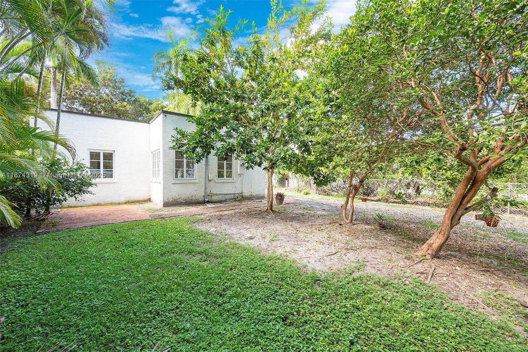 Vendido Recientemente: $1,249,000 (3 camas, 1 baños, 1562 Pies cuadrados)