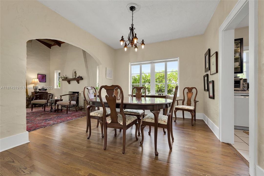 Vendido Recientemente: $1,249,000 (3 camas, 1 baños, 1562 Pies cuadrados)