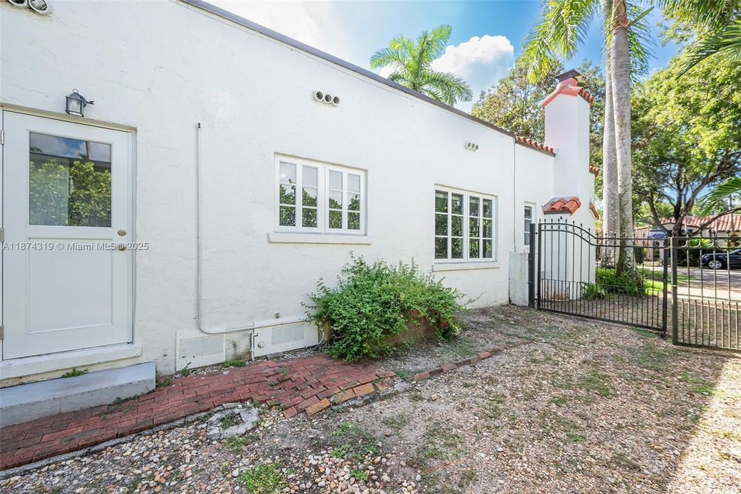 Vendido Recientemente: $1,249,000 (3 camas, 1 baños, 1562 Pies cuadrados)