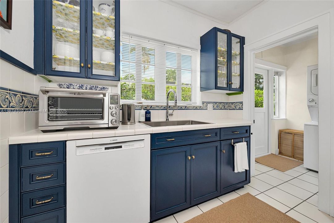 Vendido Recientemente: $1,249,000 (3 camas, 1 baños, 1562 Pies cuadrados)