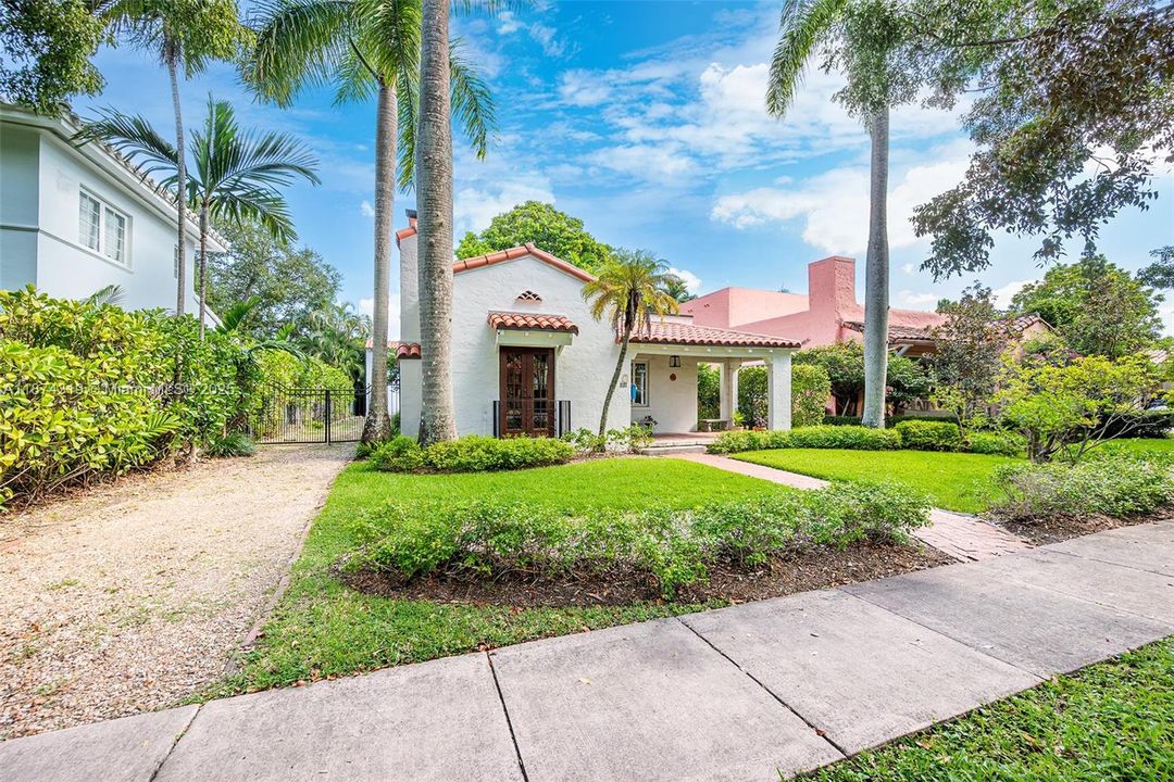 Vendido Recientemente: $1,249,000 (3 camas, 1 baños, 1562 Pies cuadrados)