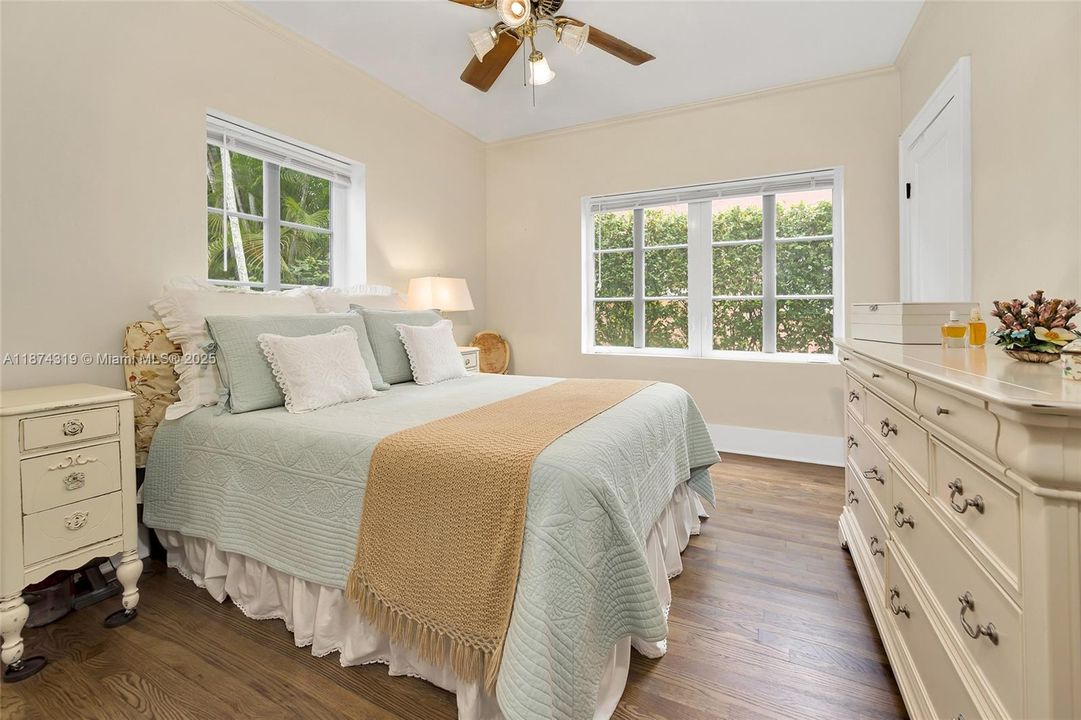 Vendido Recientemente: $1,249,000 (3 camas, 1 baños, 1562 Pies cuadrados)