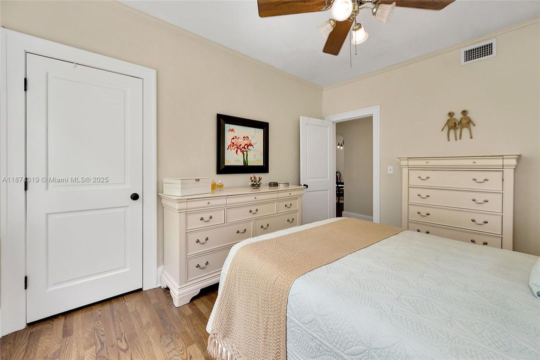 Vendido Recientemente: $1,249,000 (3 camas, 1 baños, 1562 Pies cuadrados)