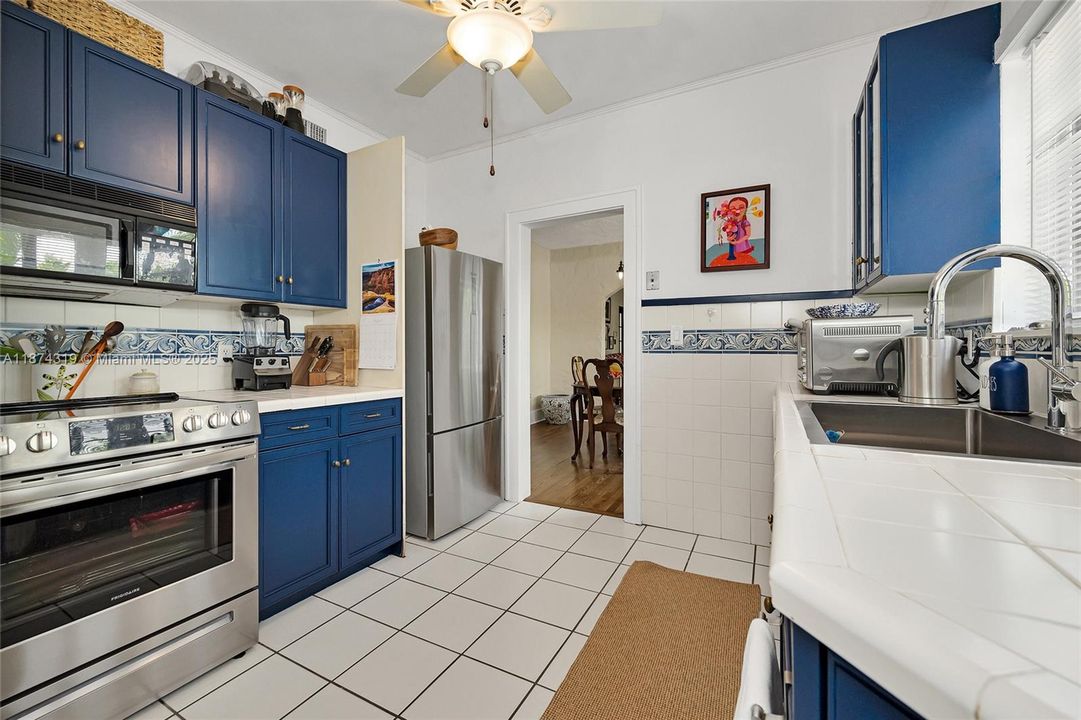 Vendido Recientemente: $1,249,000 (3 camas, 1 baños, 1562 Pies cuadrados)