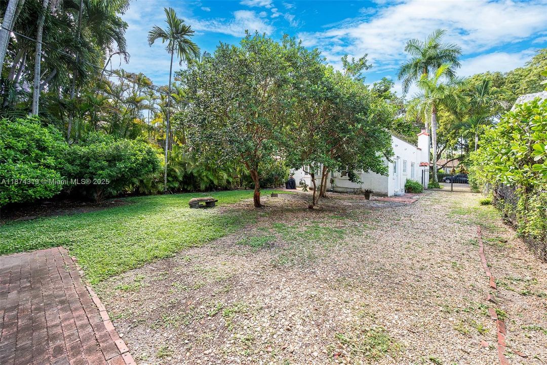 Vendido Recientemente: $1,249,000 (3 camas, 1 baños, 1562 Pies cuadrados)