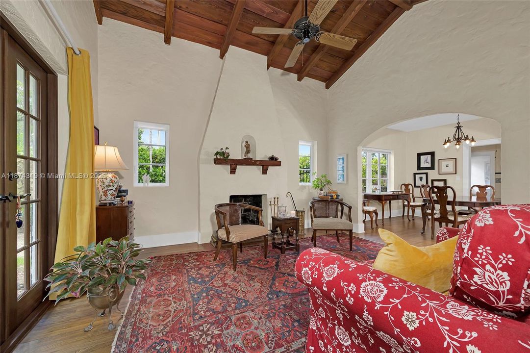 Vendido Recientemente: $1,249,000 (3 camas, 1 baños, 1562 Pies cuadrados)