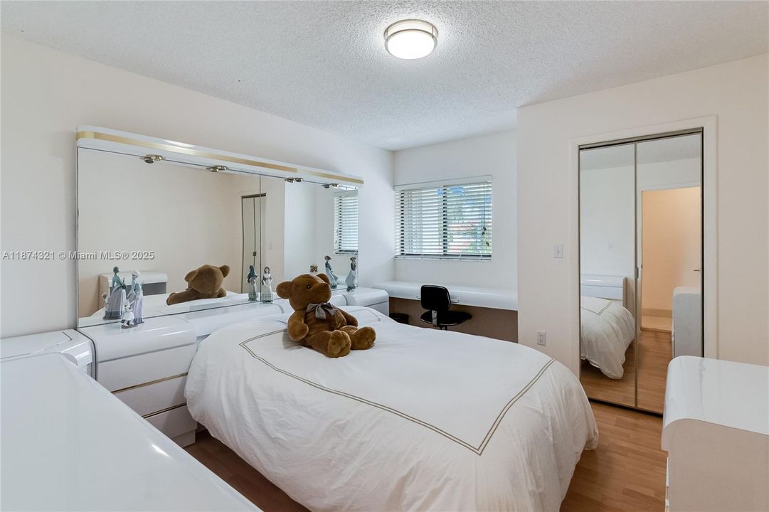 最近售出: $1,799,000 (5 贝兹, 3 浴室, 3145 平方英尺)