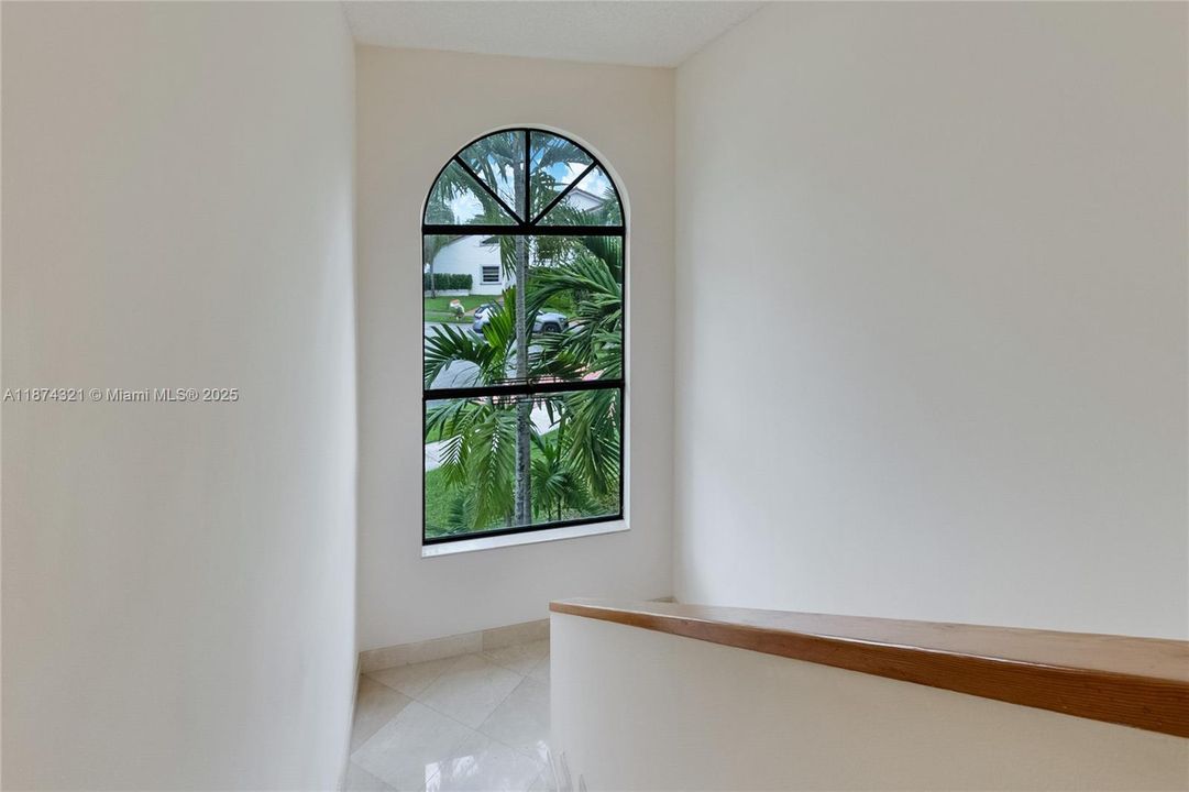 最近售出: $1,799,000 (5 贝兹, 3 浴室, 3145 平方英尺)