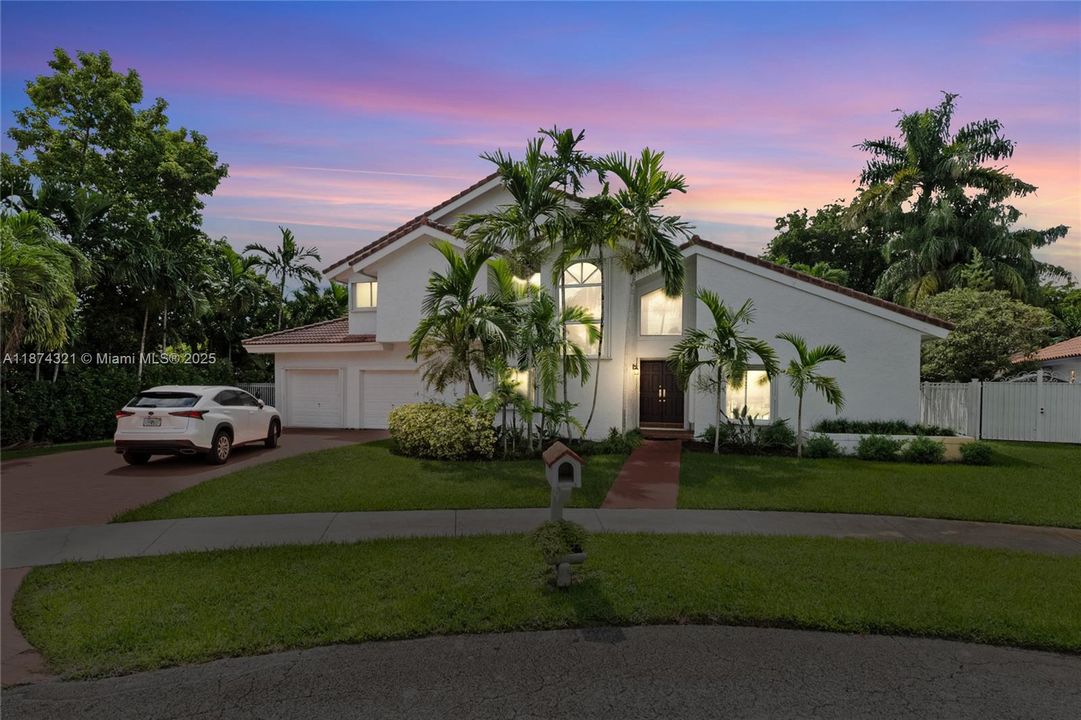 最近售出: $1,799,000 (5 贝兹, 3 浴室, 3145 平方英尺)