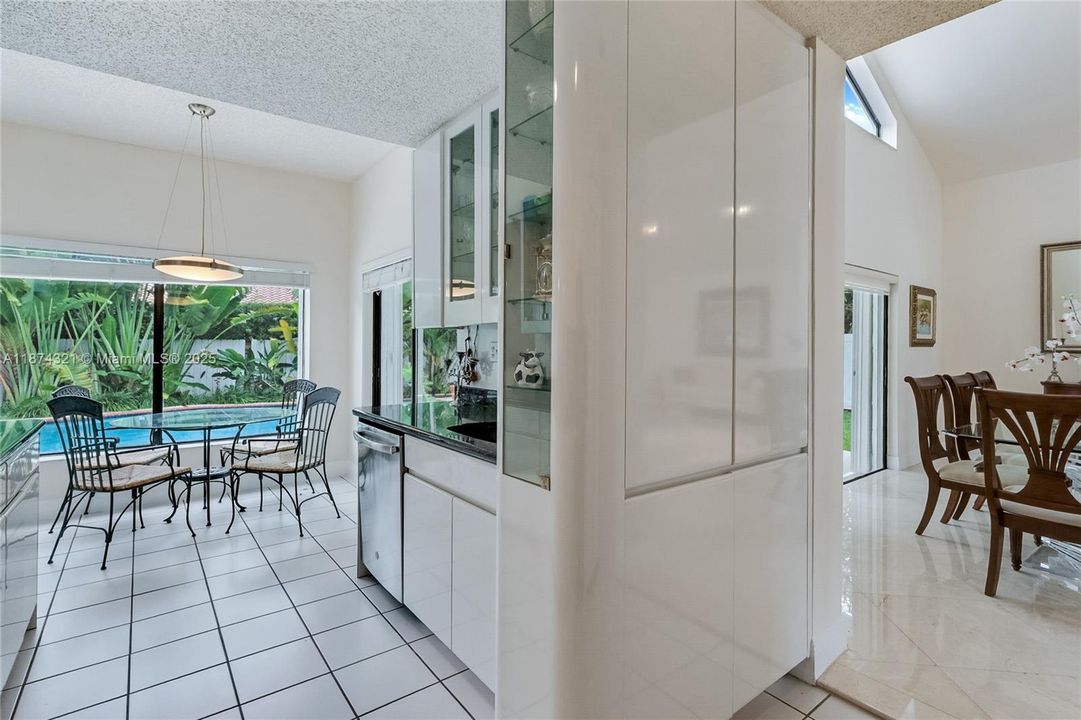 最近售出: $1,799,000 (5 贝兹, 3 浴室, 3145 平方英尺)