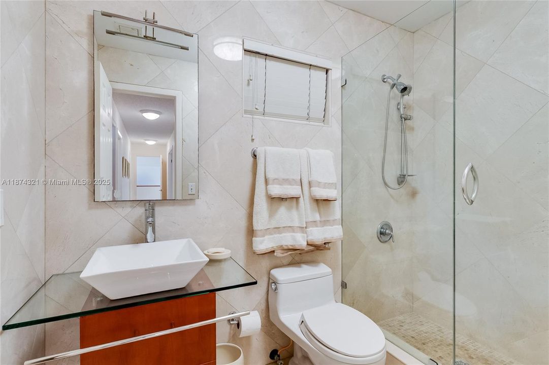 最近售出: $1,799,000 (5 贝兹, 3 浴室, 3145 平方英尺)