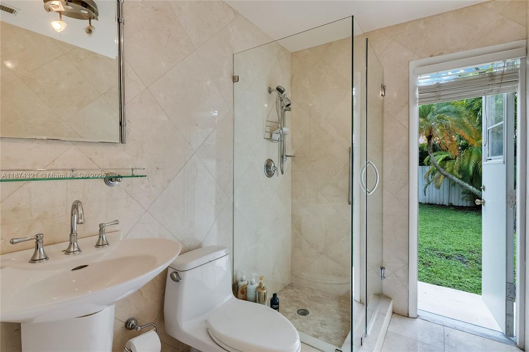 最近售出: $1,799,000 (5 贝兹, 3 浴室, 3145 平方英尺)