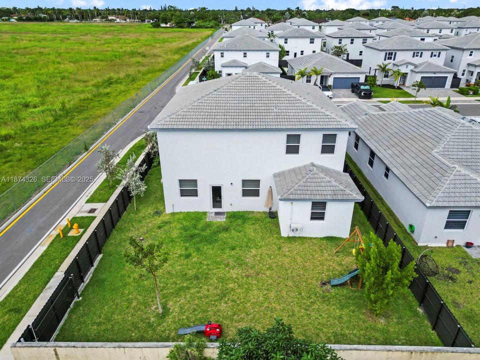 Под контрактом: $850,000 (5 спален, 3 ванн, 3033 Квадратных фут)