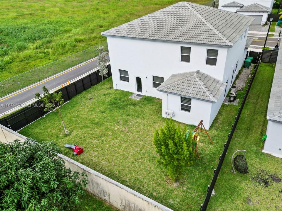 Под контрактом: $850,000 (5 спален, 3 ванн, 3033 Квадратных фут)