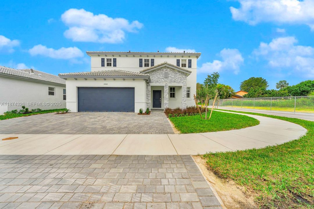 Под контрактом: $850,000 (5 спален, 3 ванн, 3033 Квадратных фут)