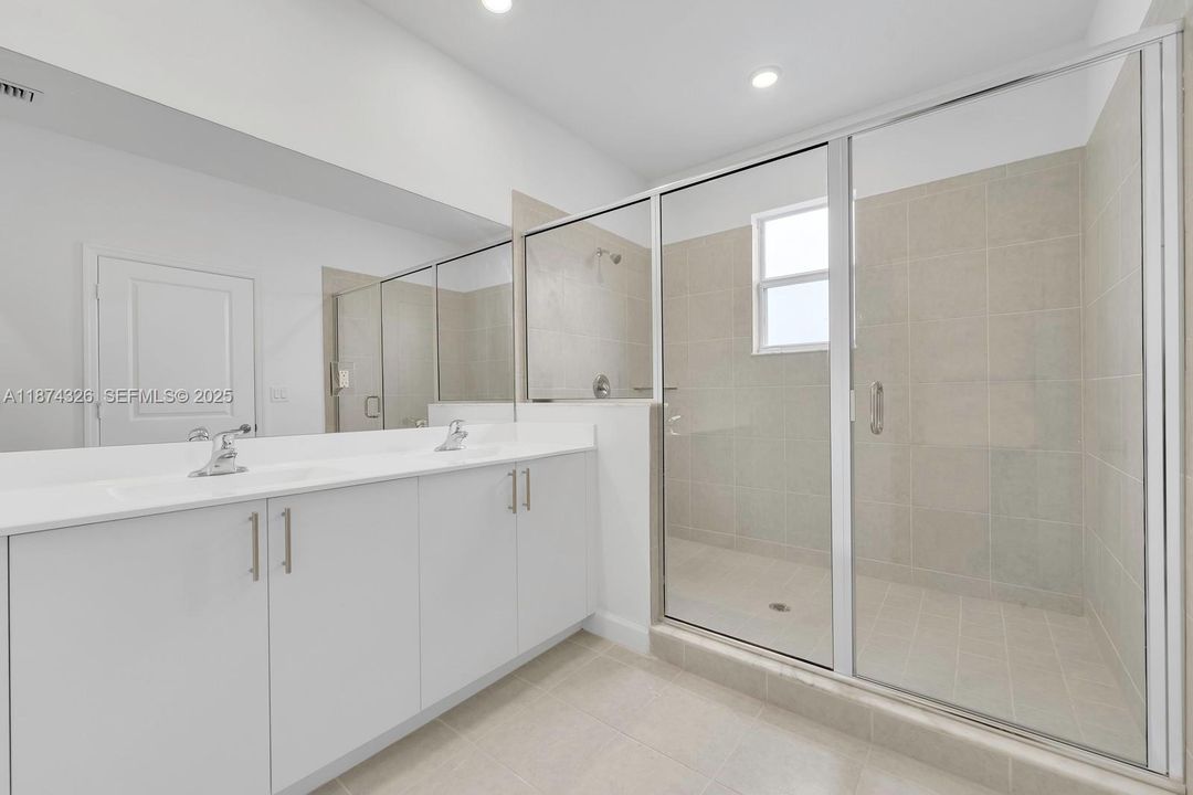 Под контрактом: $850,000 (5 спален, 3 ванн, 3033 Квадратных фут)