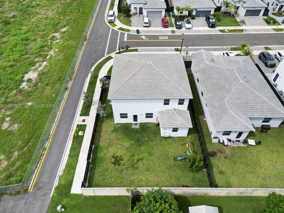 Под контрактом: $850,000 (5 спален, 3 ванн, 3033 Квадратных фут)