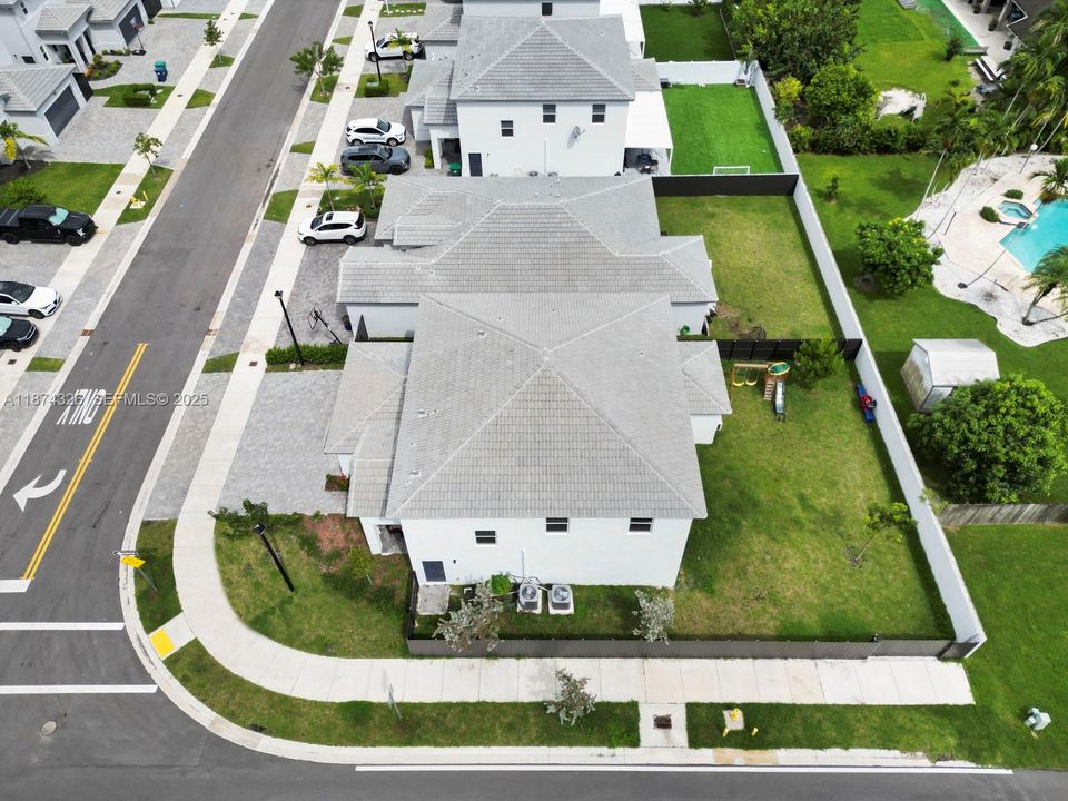 Под контрактом: $850,000 (5 спален, 3 ванн, 3033 Квадратных фут)