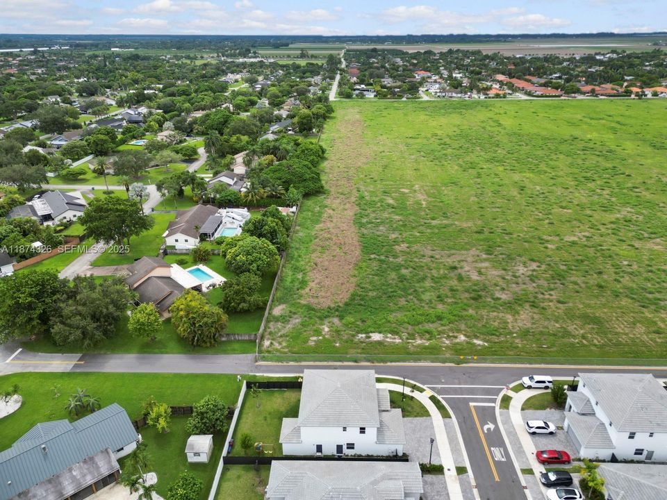 Под контрактом: $850,000 (5 спален, 3 ванн, 3033 Квадратных фут)