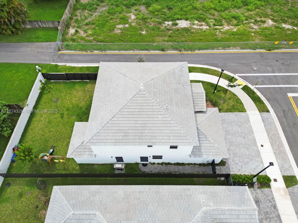 Под контрактом: $850,000 (5 спален, 3 ванн, 3033 Квадратных фут)