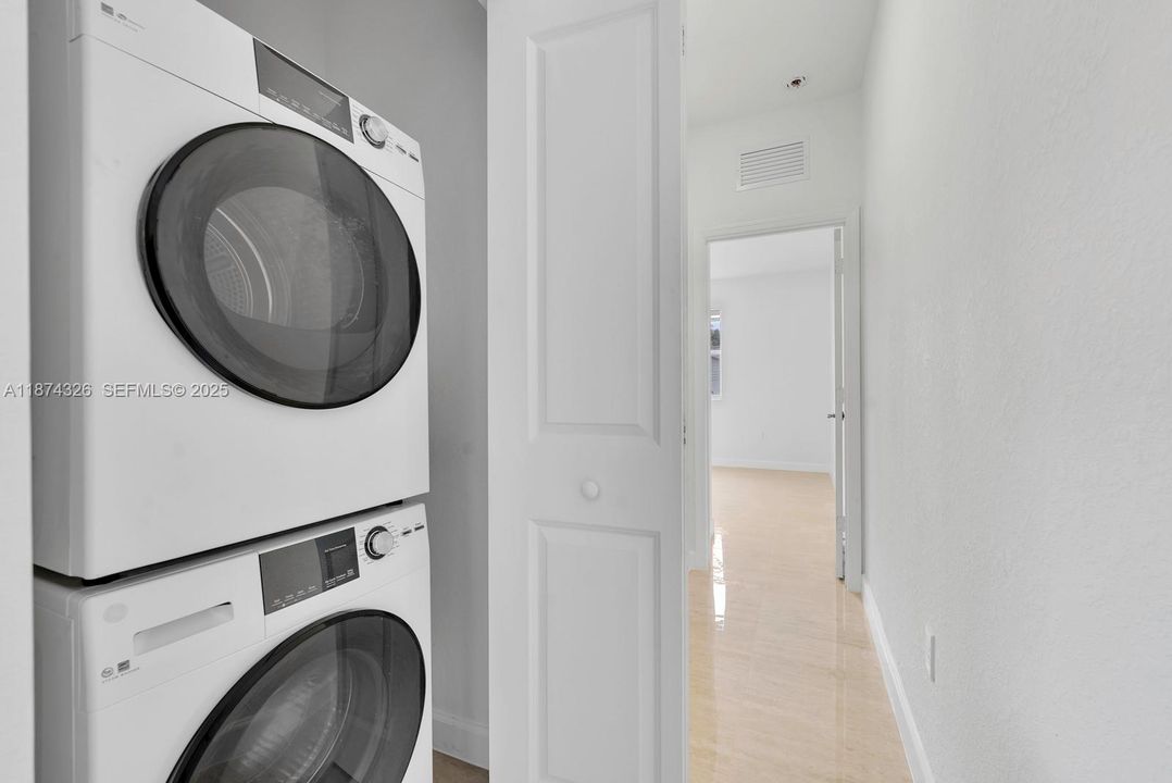 Под контрактом: $850,000 (5 спален, 3 ванн, 3033 Квадратных фут)