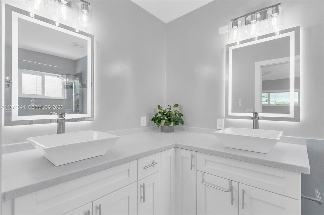 На продажу: $1,295,000 (4 спален, 2 ванн, 2386 Квадратных фут)