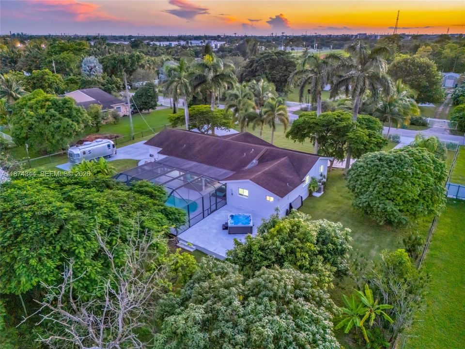 На продажу: $1,295,000 (4 спален, 2 ванн, 2386 Квадратных фут)