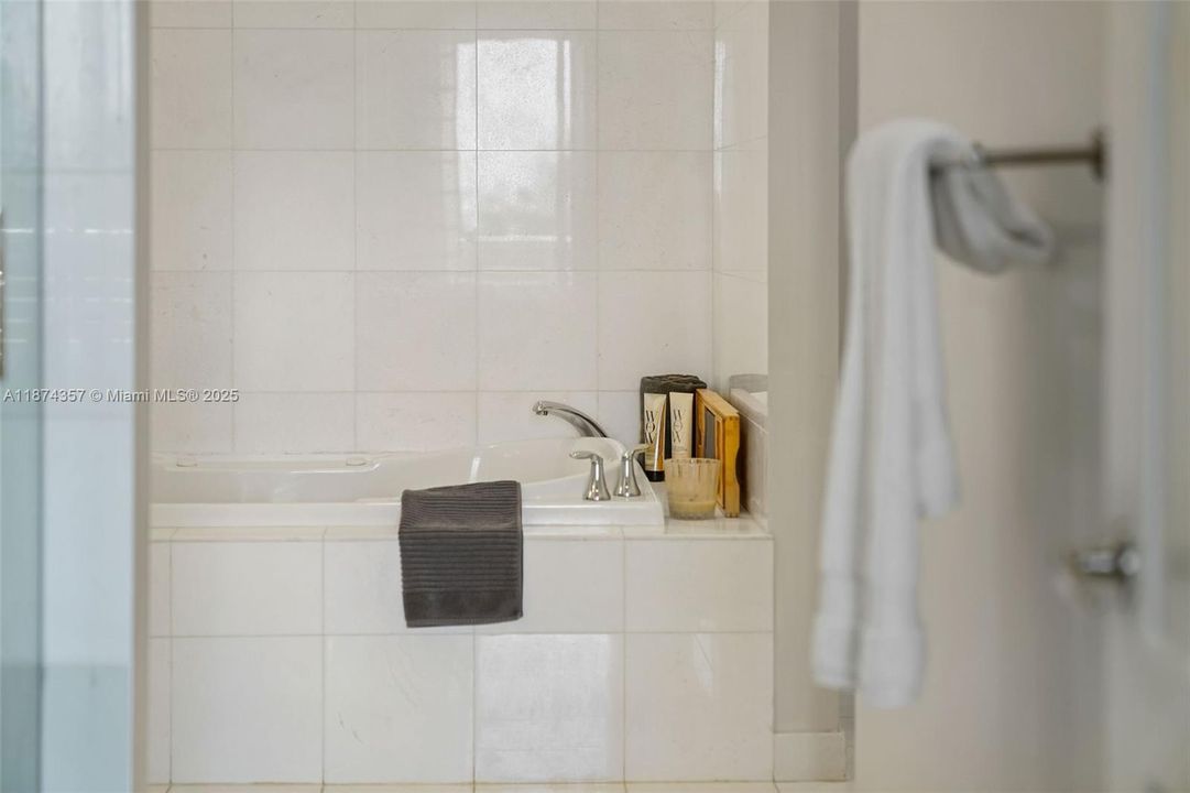 待售: $1,250,000 (2 贝兹, 2 浴室, 1450 平方英尺)