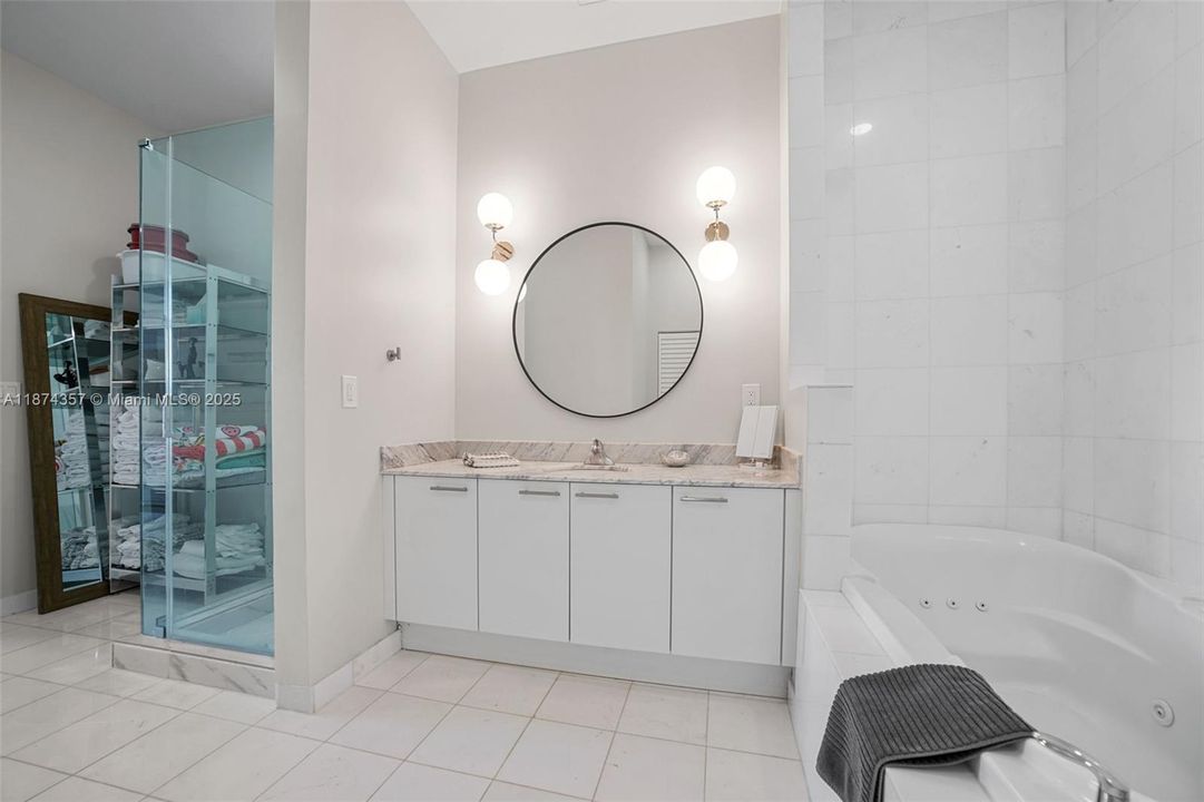 待售: $1,250,000 (2 贝兹, 2 浴室, 1450 平方英尺)