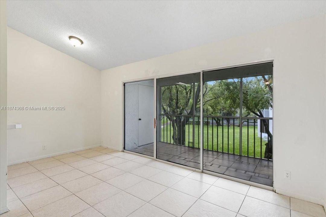 Active With Contract: $232,000 (1 beds, 1 baths, 862 Square Feet)