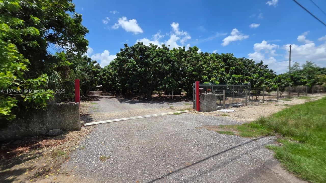 En Venta: $998,000 (3.38 acres)