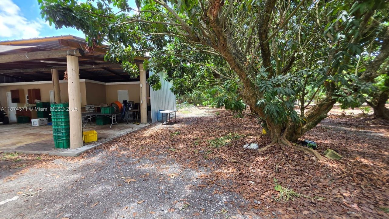 En Venta: $998,000 (3.38 acres)