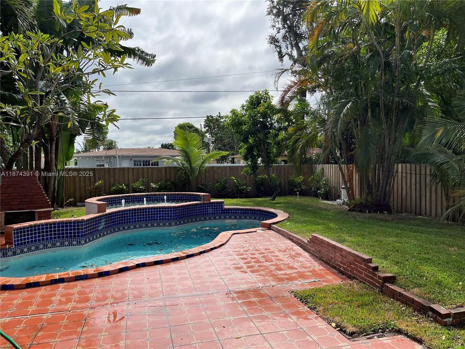 Active With Contract: $3,700 (3 beds, 2 baths, 1176 Square Feet)