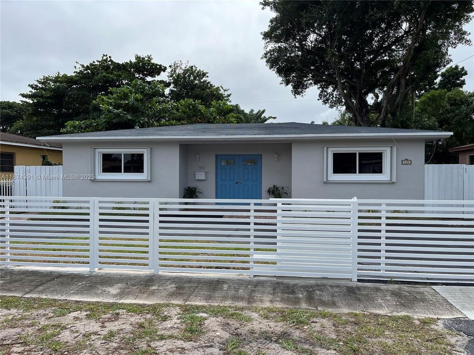 Active With Contract: $3,700 (3 beds, 2 baths, 1176 Square Feet)