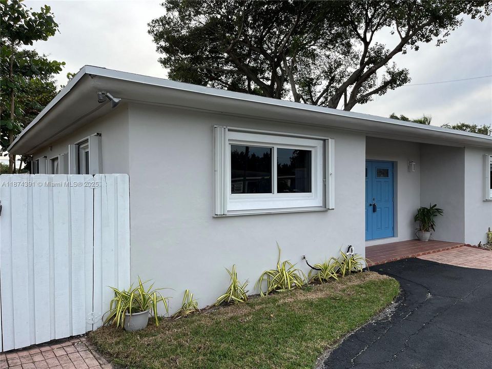 Active With Contract: $3,700 (3 beds, 2 baths, 1176 Square Feet)