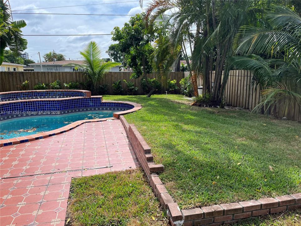 Active With Contract: $3,700 (3 beds, 2 baths, 1176 Square Feet)