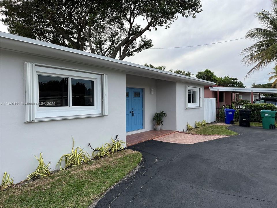 Active With Contract: $3,700 (3 beds, 2 baths, 1176 Square Feet)