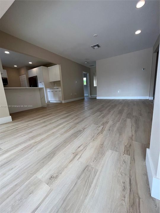 Active With Contract: $3,700 (3 beds, 2 baths, 1176 Square Feet)