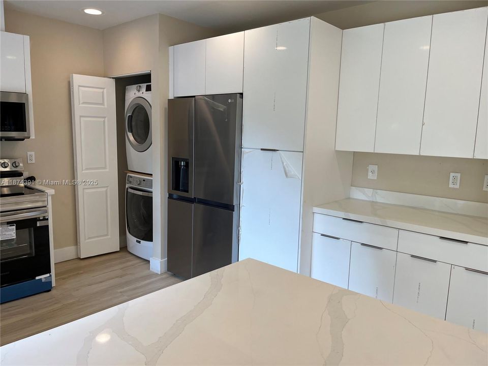 Active With Contract: $3,700 (3 beds, 2 baths, 1176 Square Feet)