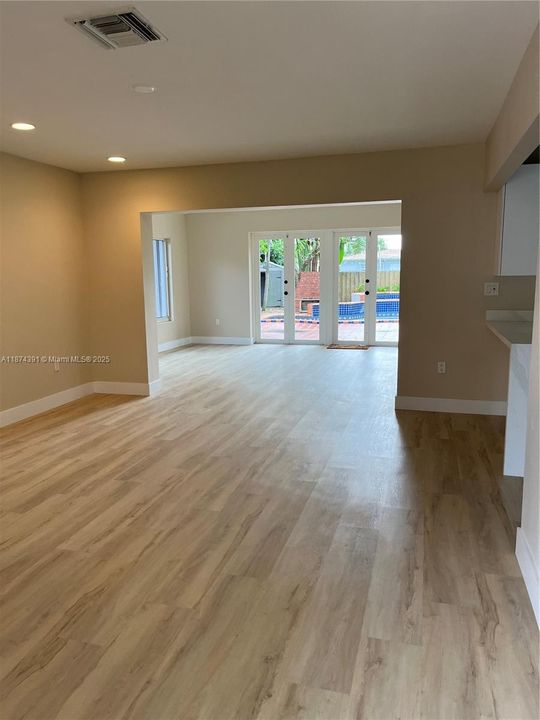 Active With Contract: $3,700 (3 beds, 2 baths, 1176 Square Feet)